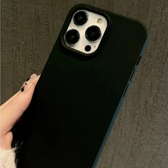 ⚠️Clearance iPhone 14/Pro/Pro Max Solid Black Phone Case - Picture 2 of 4